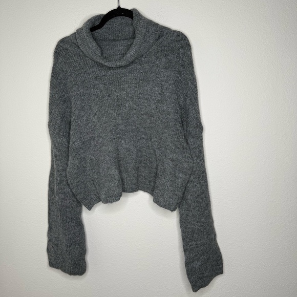 Target Wild Fable Cowl Neck Bell Sleeve Cropped Sweater Gray Size Large - Picture 3 of 12
